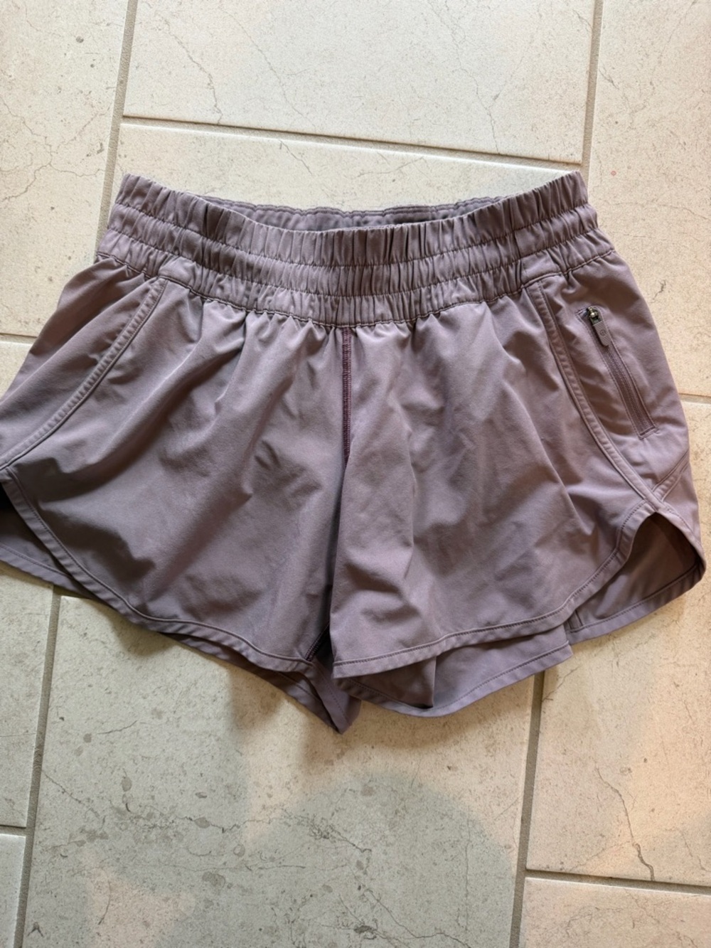 Lululemon tracker shorts low rise 4”